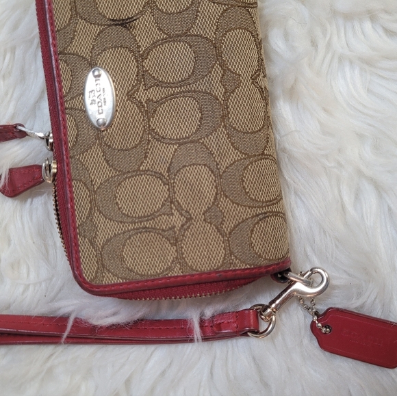 Coach Brown Signature Wristlet. - Picture 3 of 9